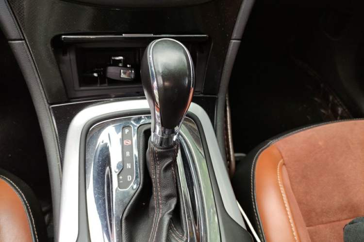 Used Buick Regal 2015 1.6T Elite Tech Model Gear Lever