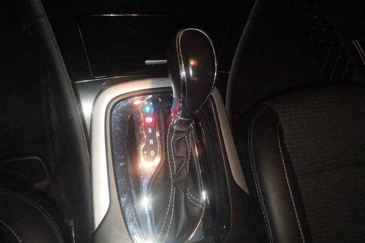 Used Buick Regal 2015 1.6T Leading Technology Model Gear Lever
