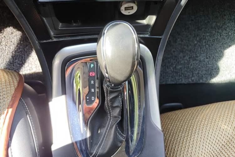 Used Buick Regal 2015 1.6T Leading Technology Model Gear Lever