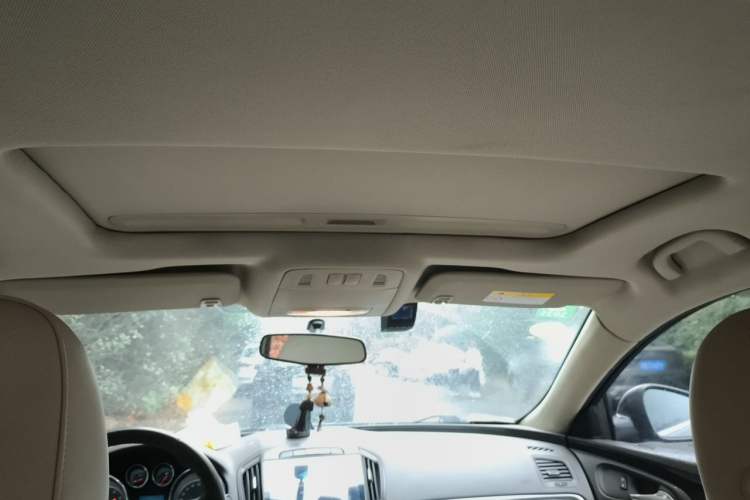 Used Buick Regal 2015 2.0L Leading Fashion Edition Headliner