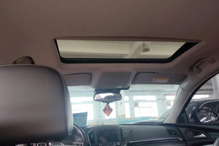 Used Buick Regal 2015 1.6T Elite Tech Model Headliner