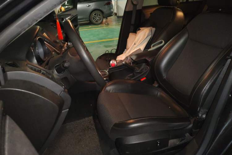 Used Buick Regal 2015 1.6T Fashion Tech Model Left Front Seat