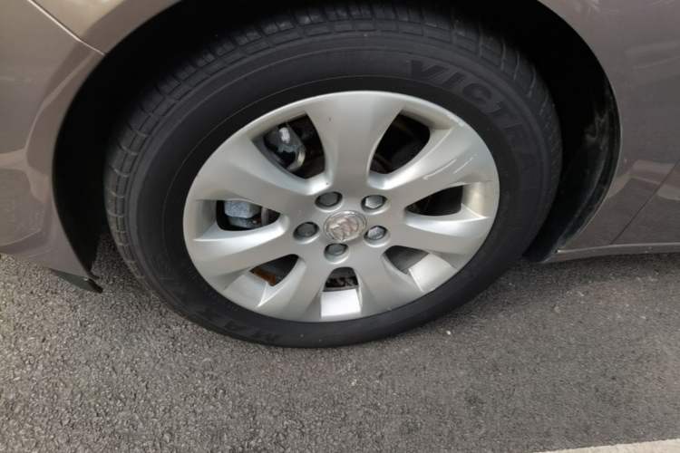 Used Buick Regal 2015 1.6T Fashion Tech Model Left Front Wheel Hub