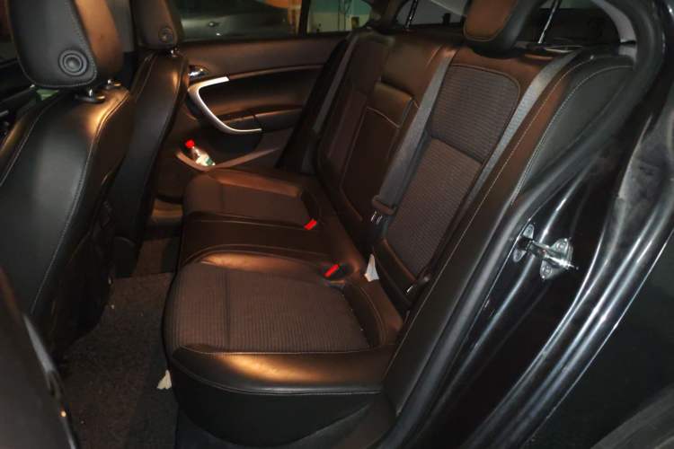 Used Buick Regal 2015 1.6T Fashion Tech Model Left Rear Seat