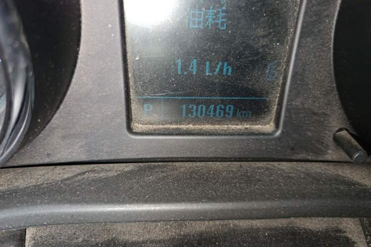 Used Buick Regal 2015 1.6T Leading Technology Model Odometer Close Up
