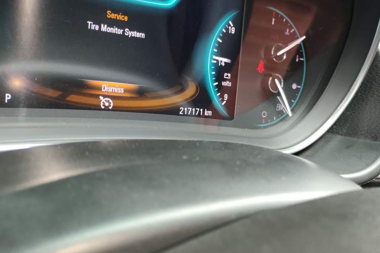 Used Buick Regal 2015 1.6T Elite Tech Model Odometer Close Up