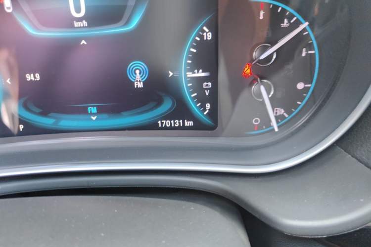 Used Buick Regal 2015 1.6T Elite Tech Model Odometer Close Up