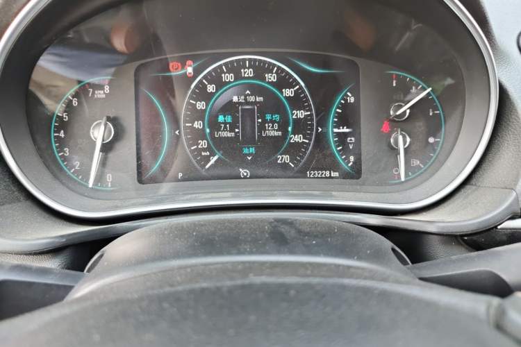 Used Buick Regal 2015 1.6T Elite Tech Model Odometer Close Up