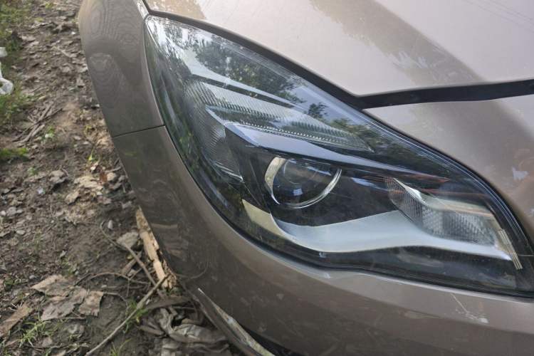 Used Buick Regal 2015 1.6T Leading Technology Model Right Front Headlight