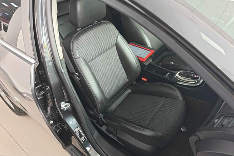 Used Buick Regal 2015 1.6T Leading Technology Model Right Front Seat