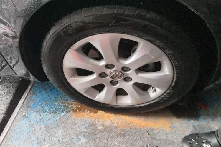 Used Buick Regal 2015 2.0L Leading Fashion Edition Right Front Wheel Hub