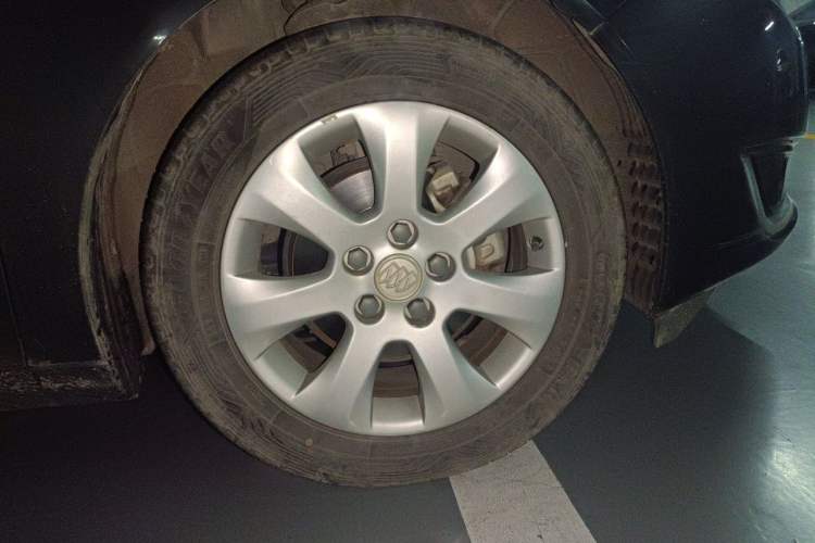 Used Buick Regal 2015 2.0L Leading Fashion Edition Right Front Wheel Hub