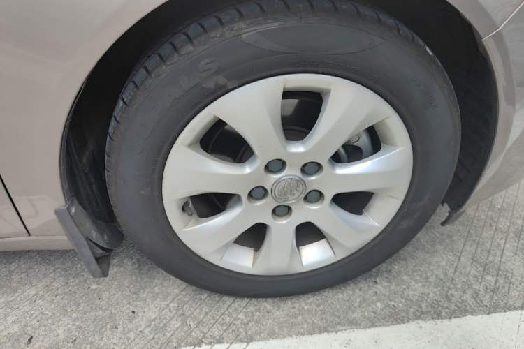 Used Buick Regal 2015 1.6T Elite Tech Model Right Front Wheel Hub