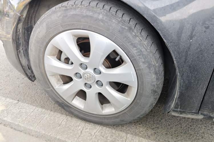 Used Buick Regal 2015 1.6T Elite Tech Model Right Front Wheel Hub