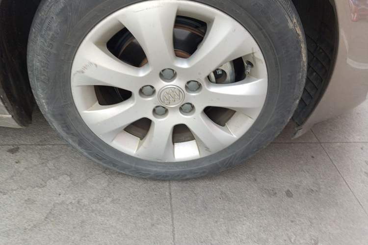 Used Buick Regal 2015 2.0L Leading Fashion Edition Right Front Wheel Hub