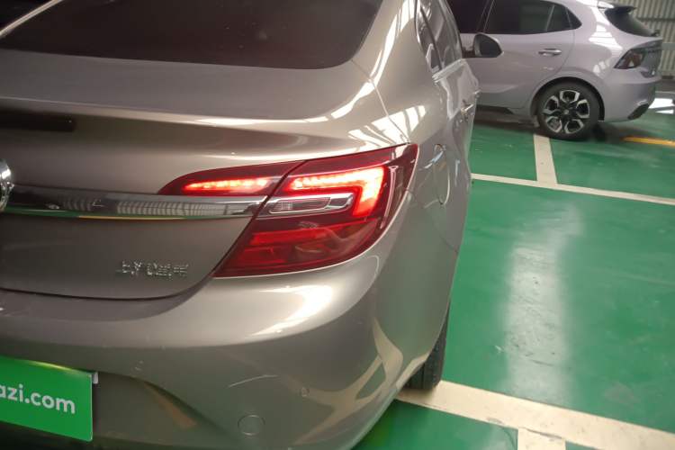 Used Buick Regal 2015 1.6T Leading Technology Model Right Rear Taillight