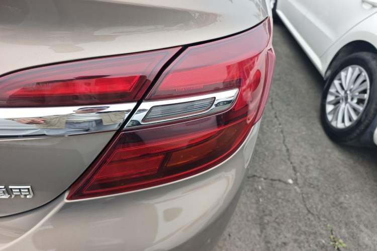 Used Buick Regal 2015 1.6T Leading Technology Model Right Rear Taillight