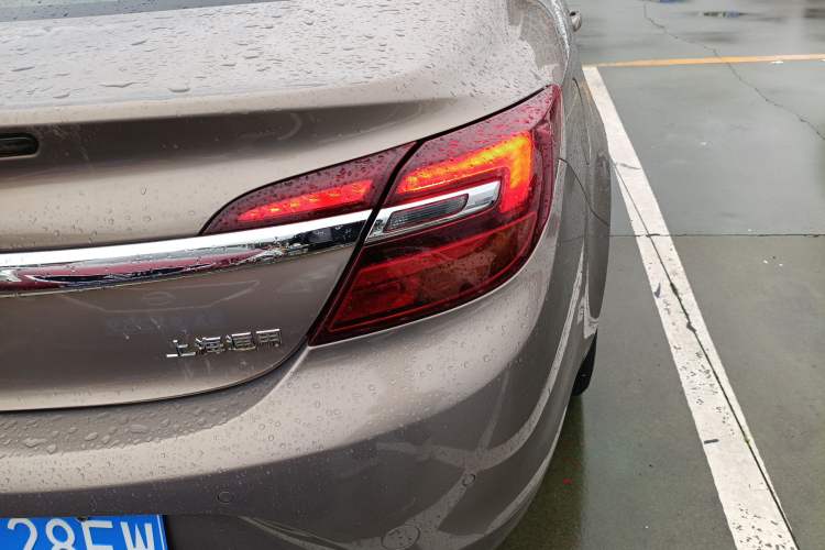 Used Buick Regal 2015 1.6T Leading Technology Model Right Rear Taillight
