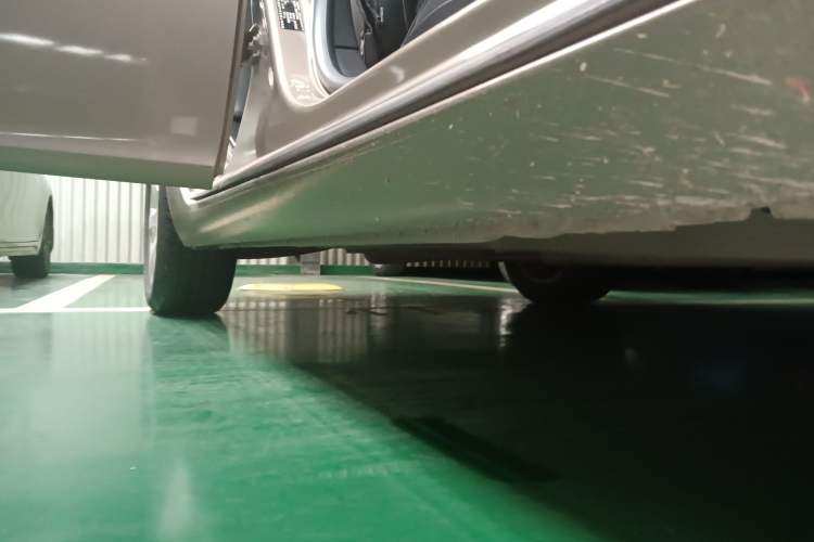 Used Buick Regal 2015 1.6T Leading Technology Model Right Side Sill