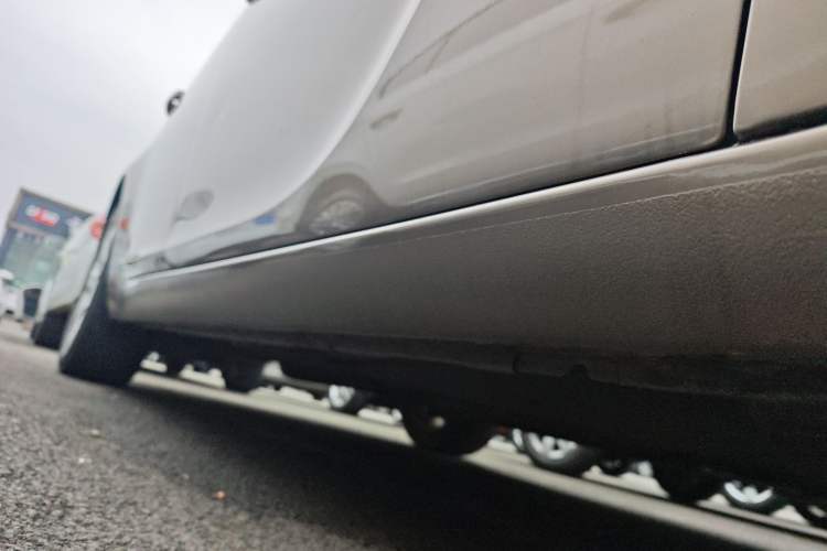 Used Buick Regal 2015 1.6T Leading Technology Model Right Side Sill