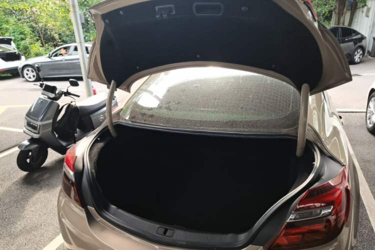 Used Buick Regal 2015 1.6T Fashion Tech Model Trunk