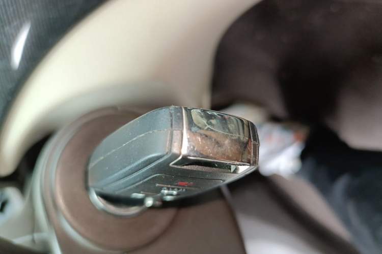 Used Buick Regal 2015 2.0L Leading Fashion Edition Vehicle Key