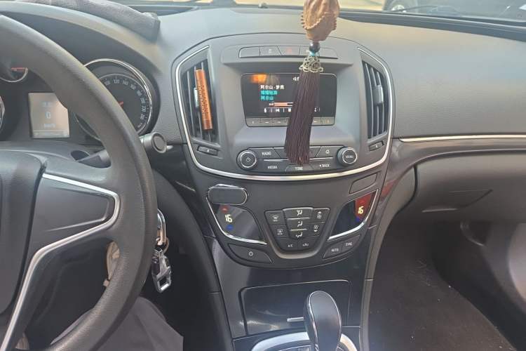 Used Buick Regal 2015 1.6T Leading Technology Model Audio And AC Panel