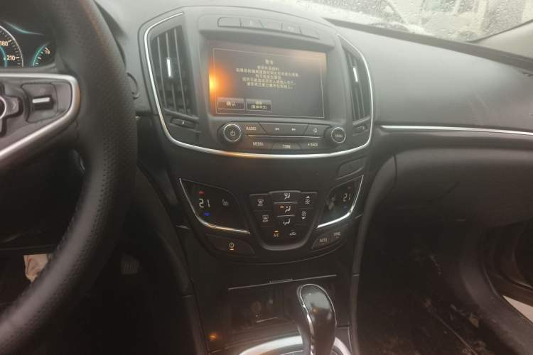 Used Buick Regal 2015 1.6T Elite Tech Model Audio And AC Panel