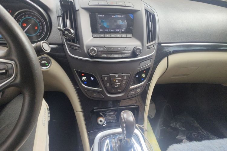 Used Buick Regal 2015 2.0L Elite Fashion Edition Audio And AC Panel