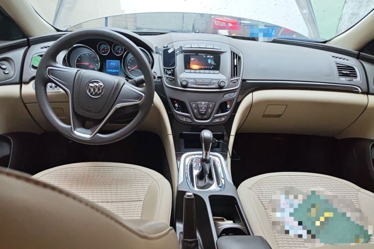 Used Buick Regal 2015 2.0L Leading Fashion Edition Center Console