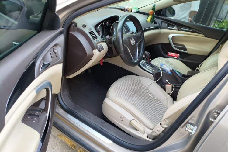 Used Buick Regal 2015 2.0L Leading Fashion Edition Driver Seat