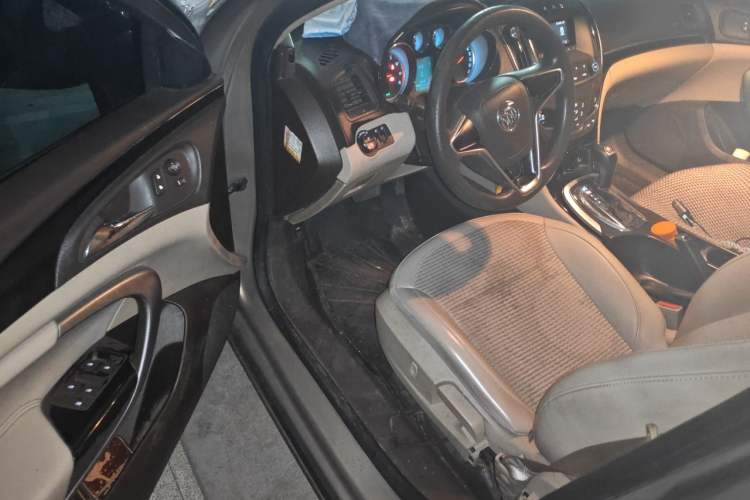 Used Buick Regal 2015 2.0L Leading Fashion Edition Driver Seat