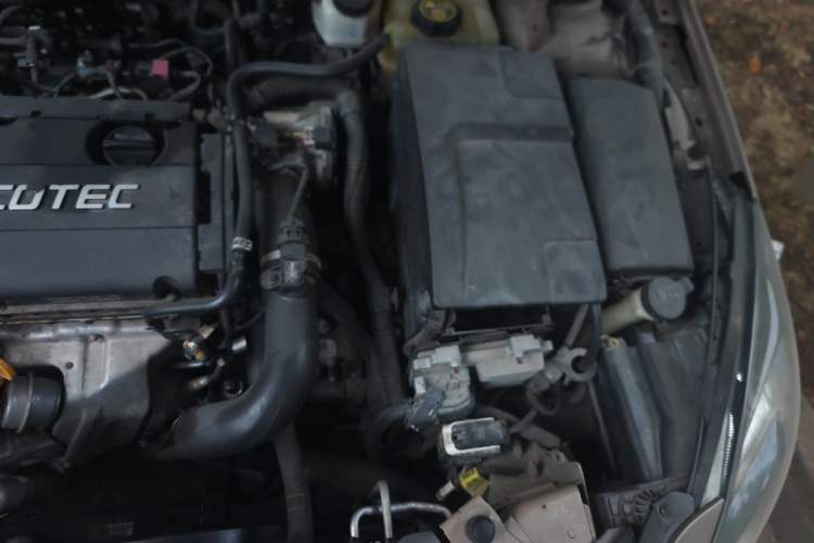 Used Buick Regal 2015 1.6T Elite Tech Model Engine Bay Left