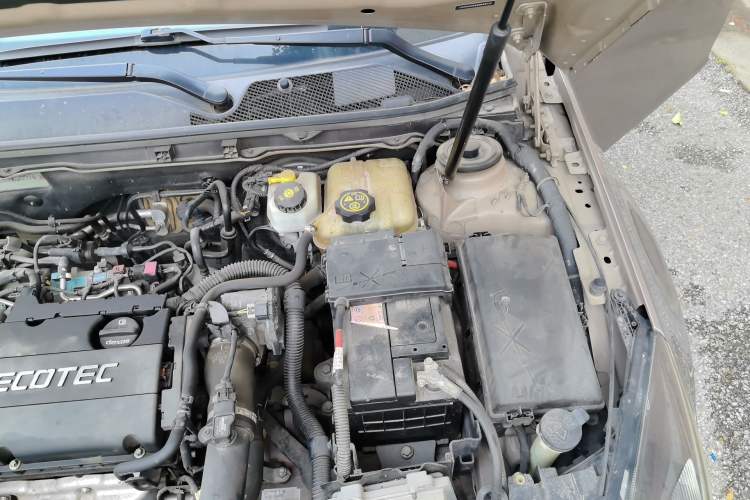 Used Buick Regal 2015 1.6T Elite Tech Model Engine Bay Left
