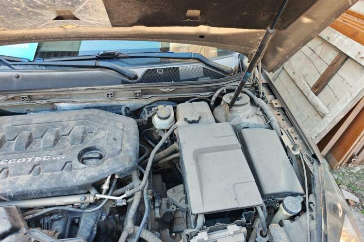 Used Buick Regal 2015 2.0L Elite Fashion Edition Engine Bay Left