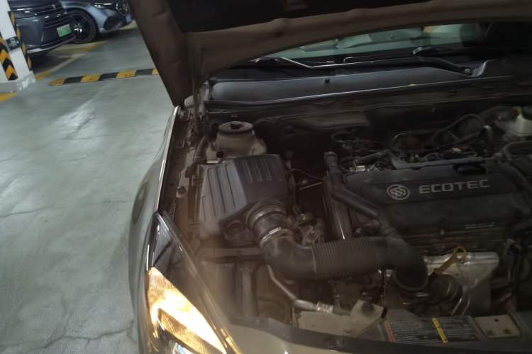 Used Buick Regal 2015 1.6T Elite Tech Model Engine Bay Right