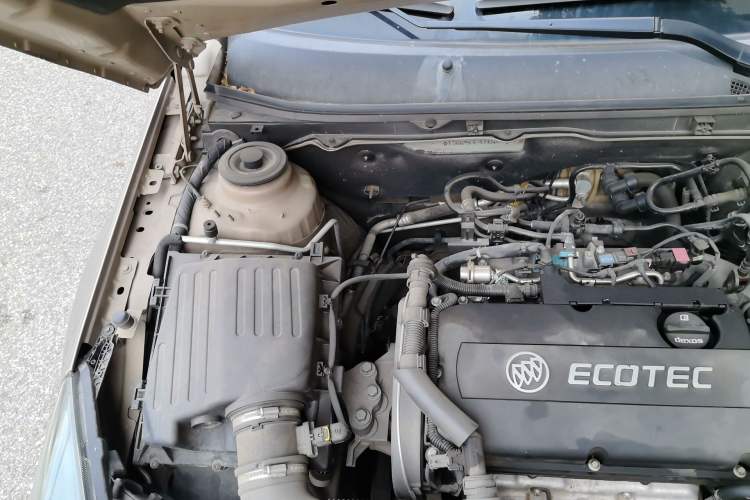 Used Buick Regal 2015 1.6T Elite Tech Model Engine Bay Right