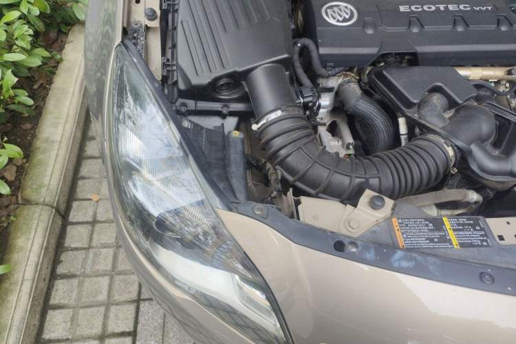 Used Buick Regal 2015 2.0L Elite Fashion Edition Engine Bay Right