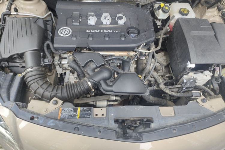 Used Buick Regal 2015 2.0L Elite Fashion Edition Engine Bay