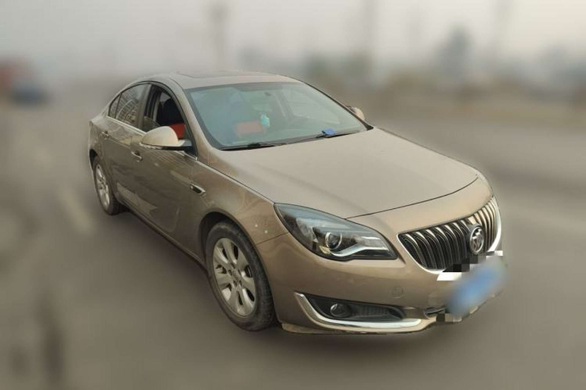 Used Buick Regal 2015 1.6T Leading Technology Model Front Right 45 Deg
