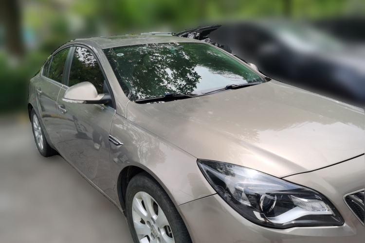 Used Buick Regal 2015 2.0L Leading Fashion Edition Front Right 45 Deg