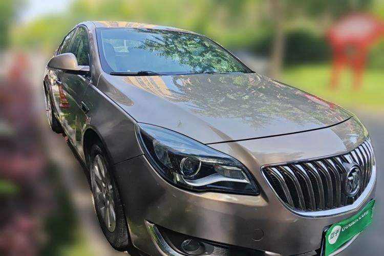 Used Buick Regal 2015 1.6T Leading Technology Model Front Right 45 Deg