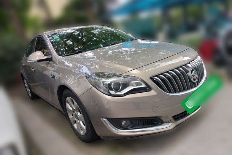 Used Buick Regal 2015 1.6T Leading Technology Model Front Right 45 Deg