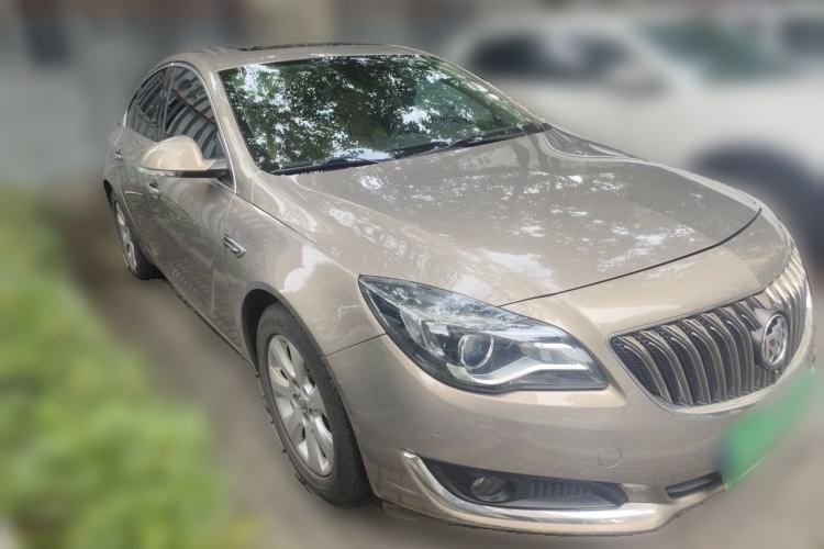 Used Buick Regal 2015 2.0L Elite Fashion Edition Front Right 45 Deg