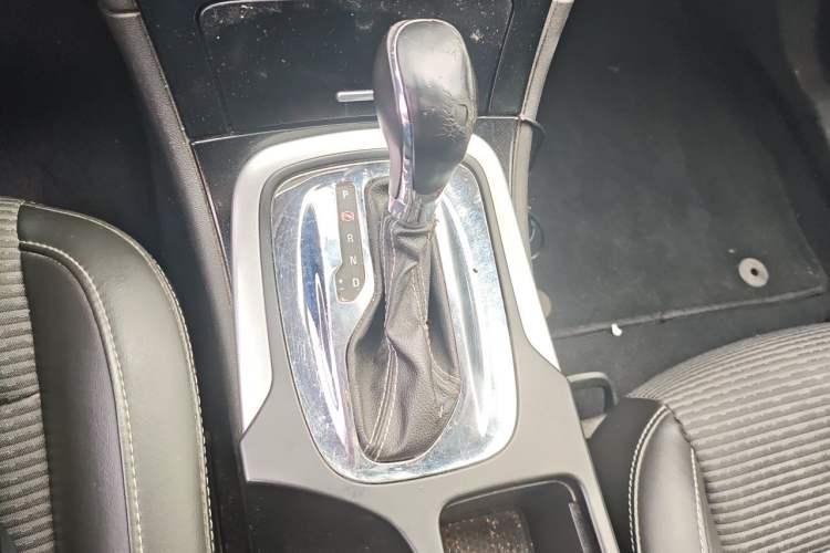 Used Buick Regal 2015 1.6T Leading Technology Model Gear Lever