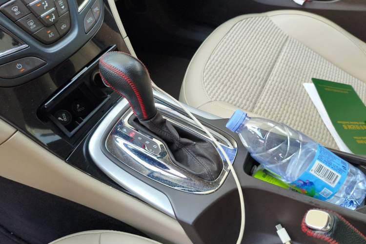 Used Buick Regal 2015 2.0L Leading Fashion Edition Gear Lever