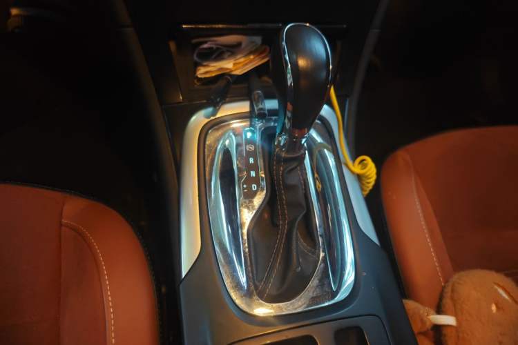 Used Buick Regal 2015 1.6T Elite Tech Model Gear Lever