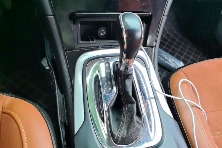 Used Buick Regal 2015 1.6T Elite Tech Model Gear Lever
