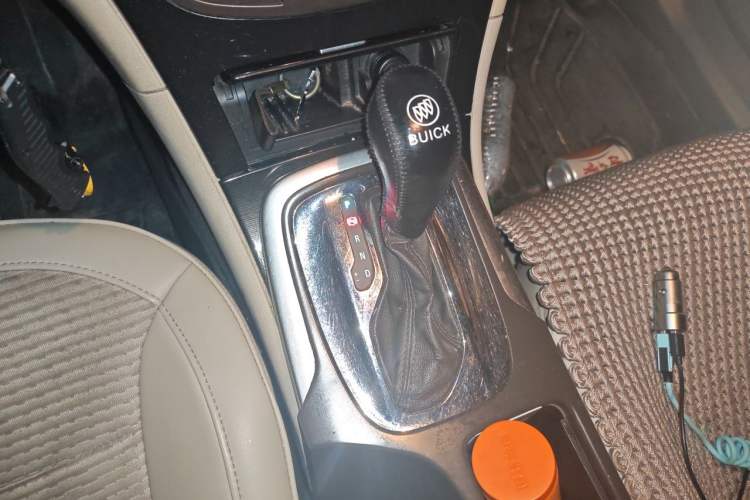 Used Buick Regal 2015 2.0L Leading Fashion Edition Gear Lever