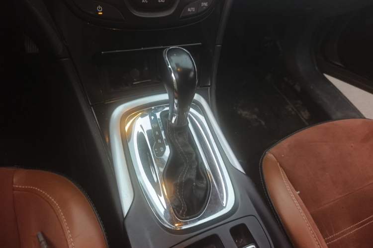 Used Buick Regal 2015 1.6T Elite Tech Model Gear Lever